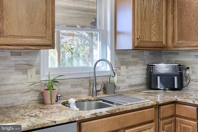 230 MEADOWLARK DR, Ephrata, PA 17522