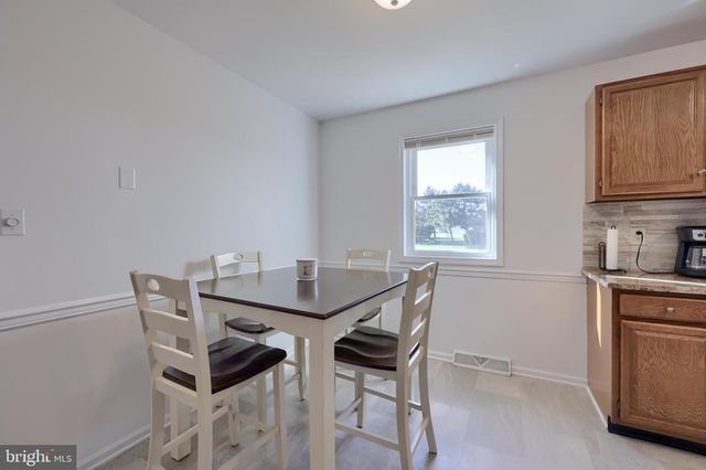 230 MEADOWLARK DR, Ephrata, PA 17522