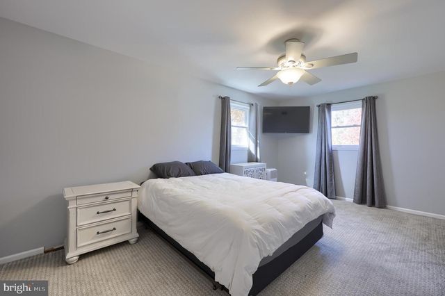 230 MEADOWLARK DR, Ephrata, PA 17522