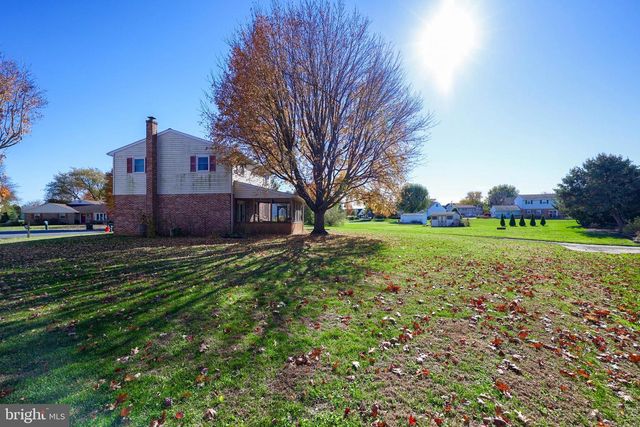 230 MEADOWLARK DR, Ephrata, PA 17522
