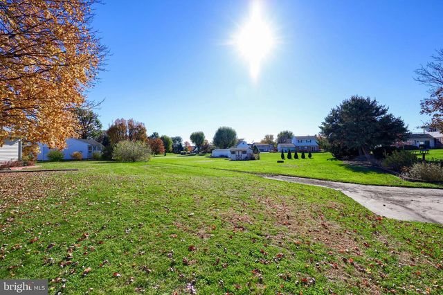 230 MEADOWLARK DR, Ephrata, PA 17522