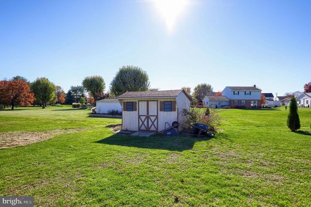 230 MEADOWLARK DR, Ephrata, PA 17522