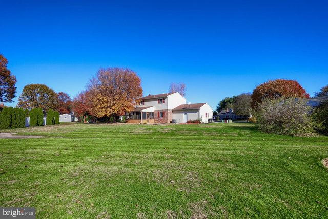 230 MEADOWLARK DR, Ephrata, PA 17522