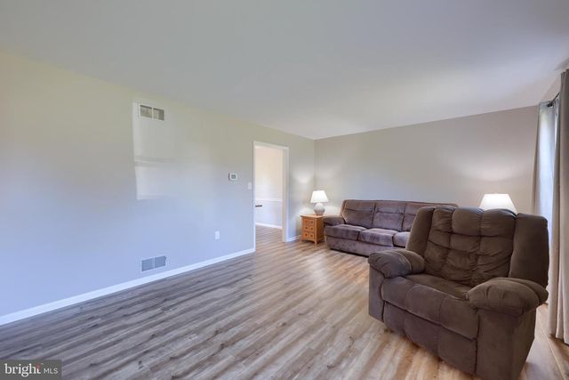 230 MEADOWLARK DR, Ephrata, PA 17522