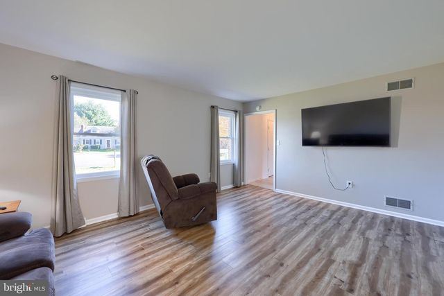 230 MEADOWLARK DR, Ephrata, PA 17522