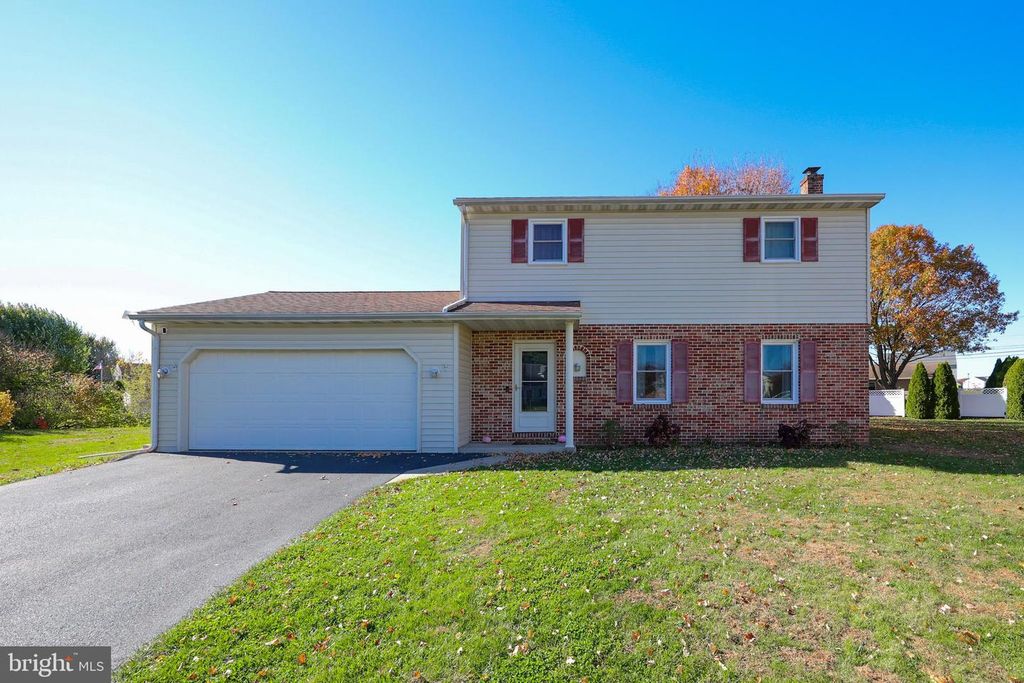 230 MEADOWLARK DR, Ephrata, PA 17522