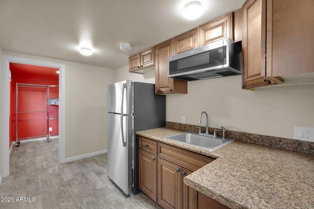 37044 N 7TH Avenue, Phoenix, AZ 85086