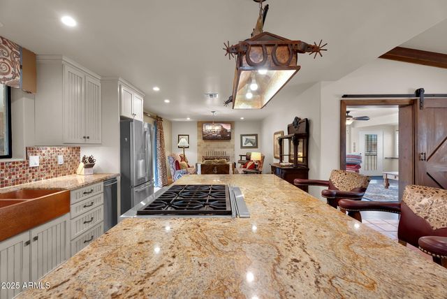 37044 N 7TH Avenue, Phoenix, AZ 85086