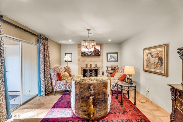 37044 N 7TH Avenue, Phoenix, AZ 85086