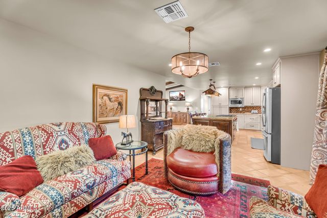 37044 N 7TH Avenue, Phoenix, AZ 85086