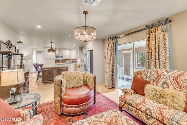 37044 N 7TH Avenue, Phoenix, AZ 85086