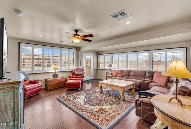 37044 N 7TH Avenue, Phoenix, AZ 85086