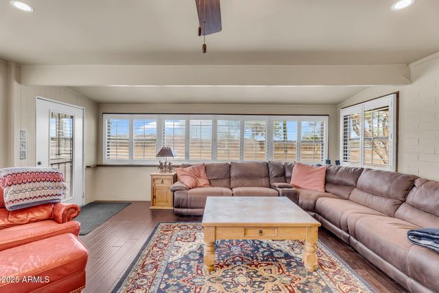 37044 N 7TH Avenue, Phoenix, AZ 85086