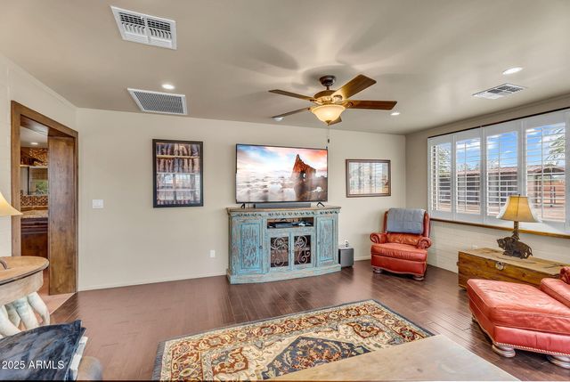 37044 N 7TH Avenue, Phoenix, AZ 85086