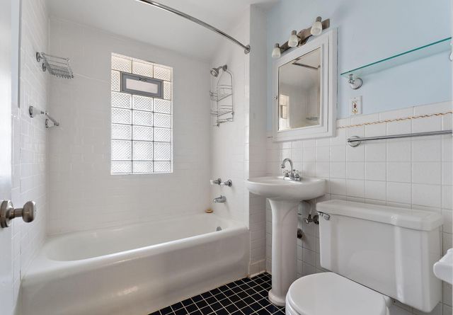 3260 Yosemite Avenue S, Saint Louis Park, MN 55416