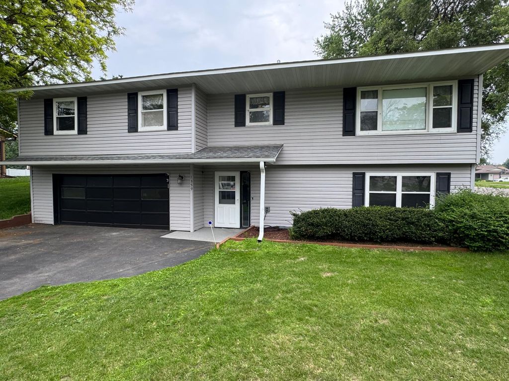 1359 20th Street W, Hastings, MN 55033
