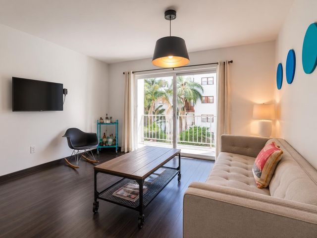 1245 WEST Avenue 302, Miami Beach, FL 33139