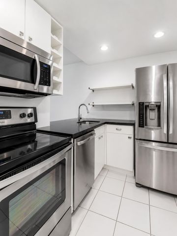 1245 WEST Avenue 302, Miami Beach, FL 33139