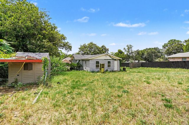 6337 Renwood Drive, Fort Worth, TX 76140