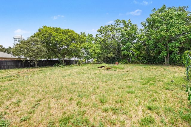 6337 Renwood Drive, Fort Worth, TX 76140
