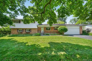 32533 Nestlewood Street, Farmington Hills, MI 48334