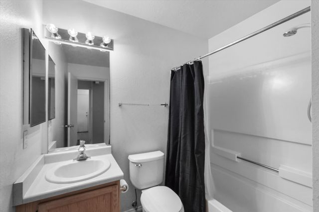 9101 Suncrest Avenue SW, Albuquerque, NM 87121