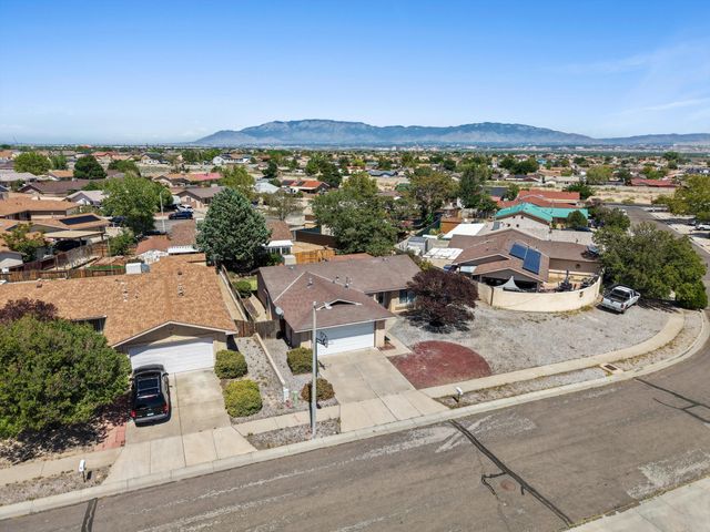 9101 Suncrest Avenue SW, Albuquerque, NM 87121