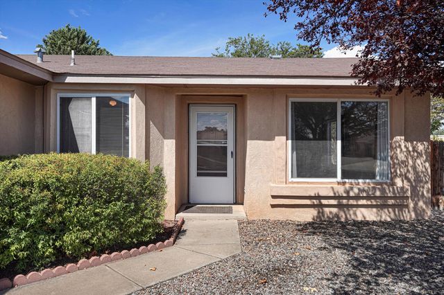 9101 Suncrest Avenue SW, Albuquerque, NM 87121
