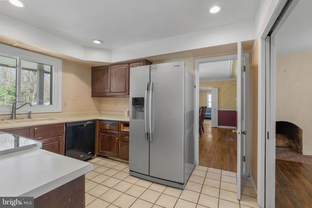 150 CONTINENTAL DR, Phoenixville, PA 19460