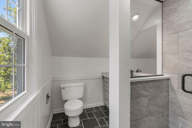 150 CONTINENTAL DR, Phoenixville, PA 19460