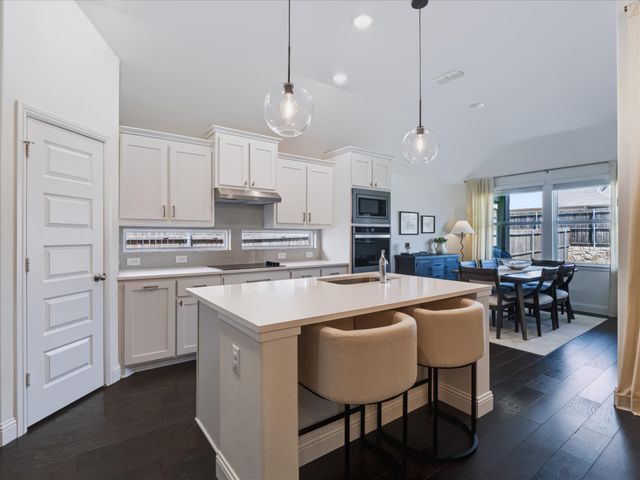 615 Frio Lane, Aubrey, TX 76227