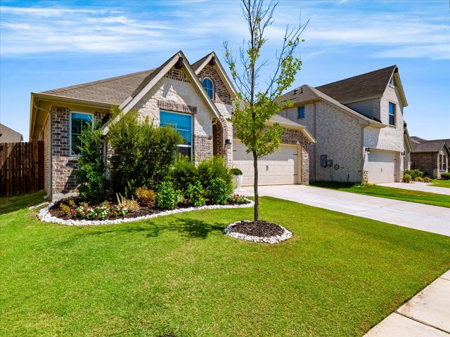 615 Frio Lane, Aubrey, TX 76227