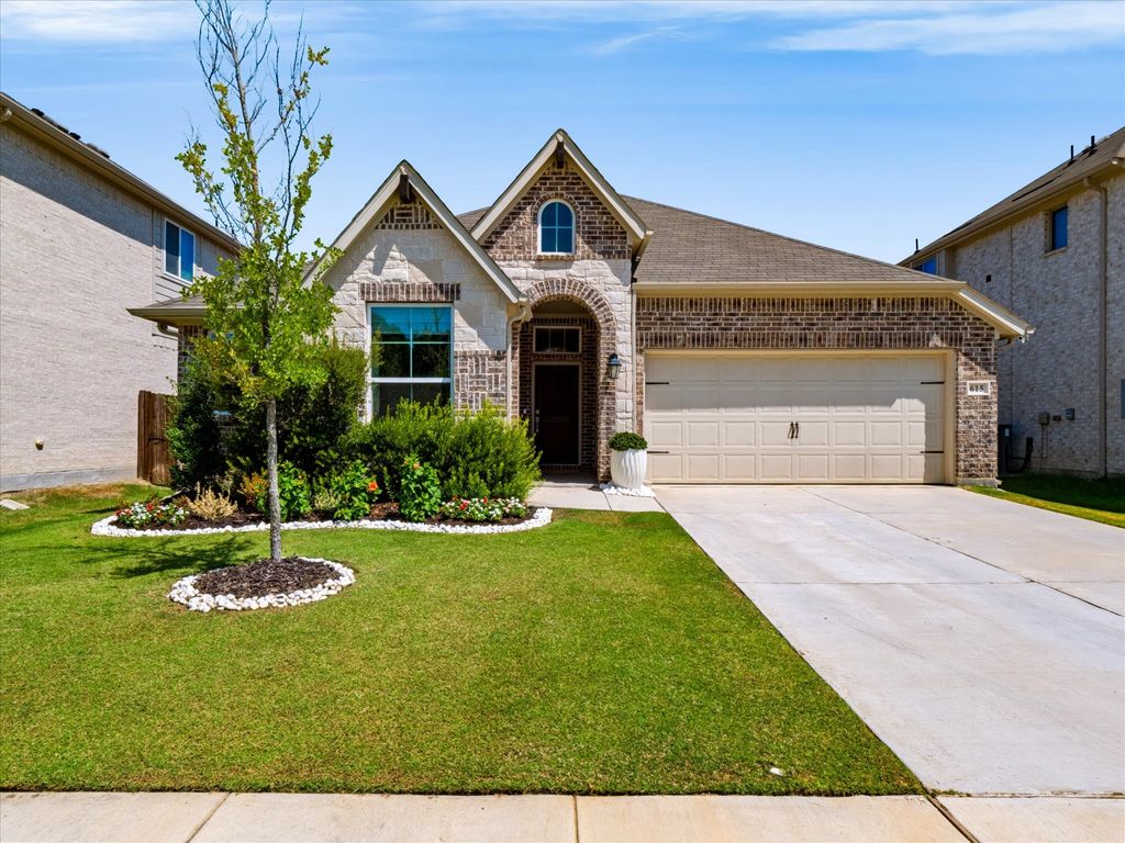 615 Frio Lane, Aubrey, TX 76227