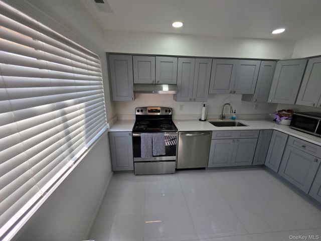 25 Pierces Road 3, Newburgh, NY 12550