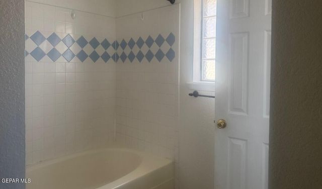 4641 Loma De Indios Lane, El Paso, TX 79934