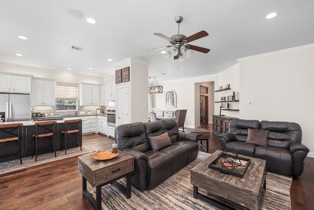 8541 Thorne Drive, Lantana, TX 76226