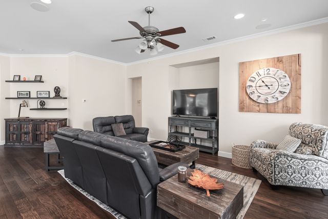 8541 Thorne Drive, Lantana, TX 76226