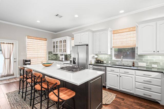 8541 Thorne Drive, Lantana, TX 76226