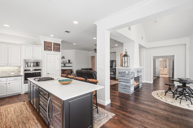 8541 Thorne Drive, Lantana, TX 76226