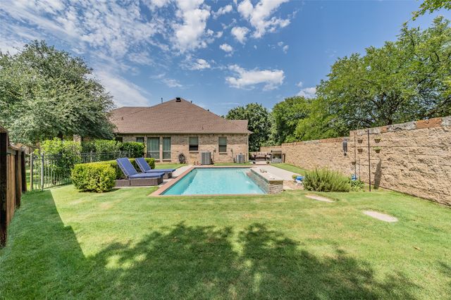 8541 Thorne Drive, Lantana, TX 76226