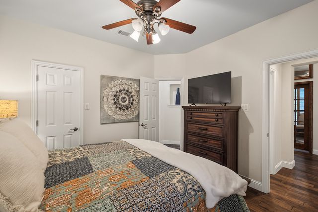 8541 Thorne Drive, Lantana, TX 76226