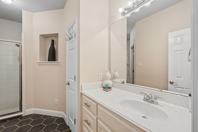 8541 Thorne Drive, Lantana, TX 76226