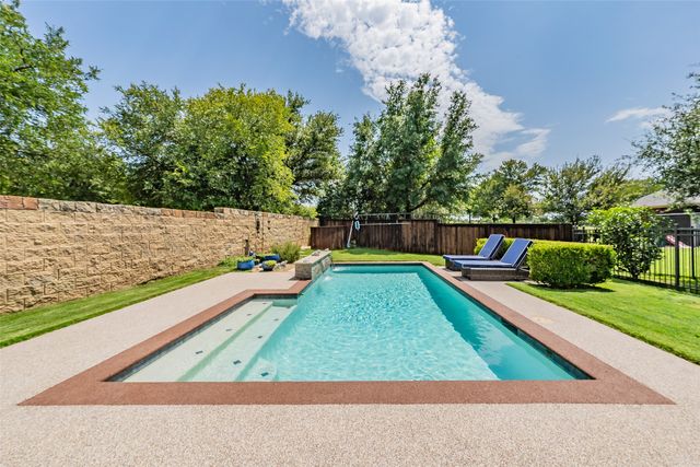 8541 Thorne Drive, Lantana, TX 76226
