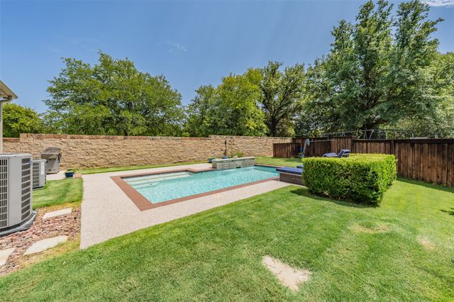 8541 Thorne Drive, Lantana, TX 76226