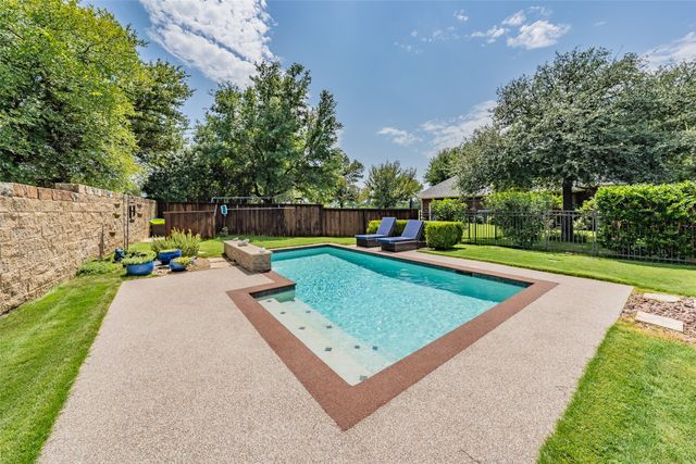 8541 Thorne Drive, Lantana, TX 76226