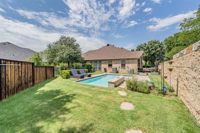 8541 Thorne Drive, Lantana, TX 76226
