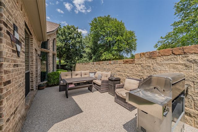 8541 Thorne Drive, Lantana, TX 76226