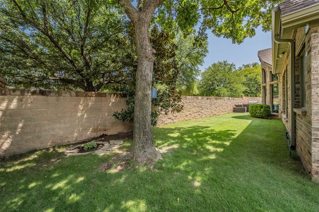 8541 Thorne Drive, Lantana, TX 76226