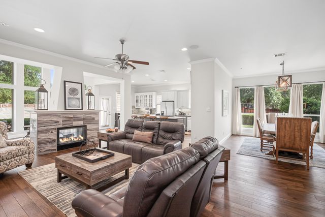 8541 Thorne Drive, Lantana, TX 76226