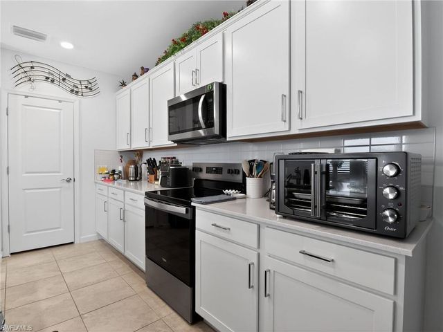 1672 Lake Jessup CIR, Cape Coral, FL 33909